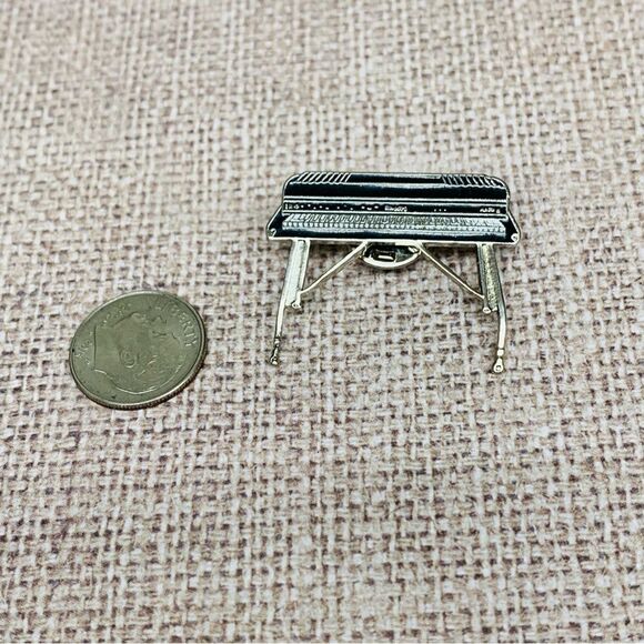 VTG Dunlop Silver Black Enamel Keyboard Pin - Picture 1 of 3